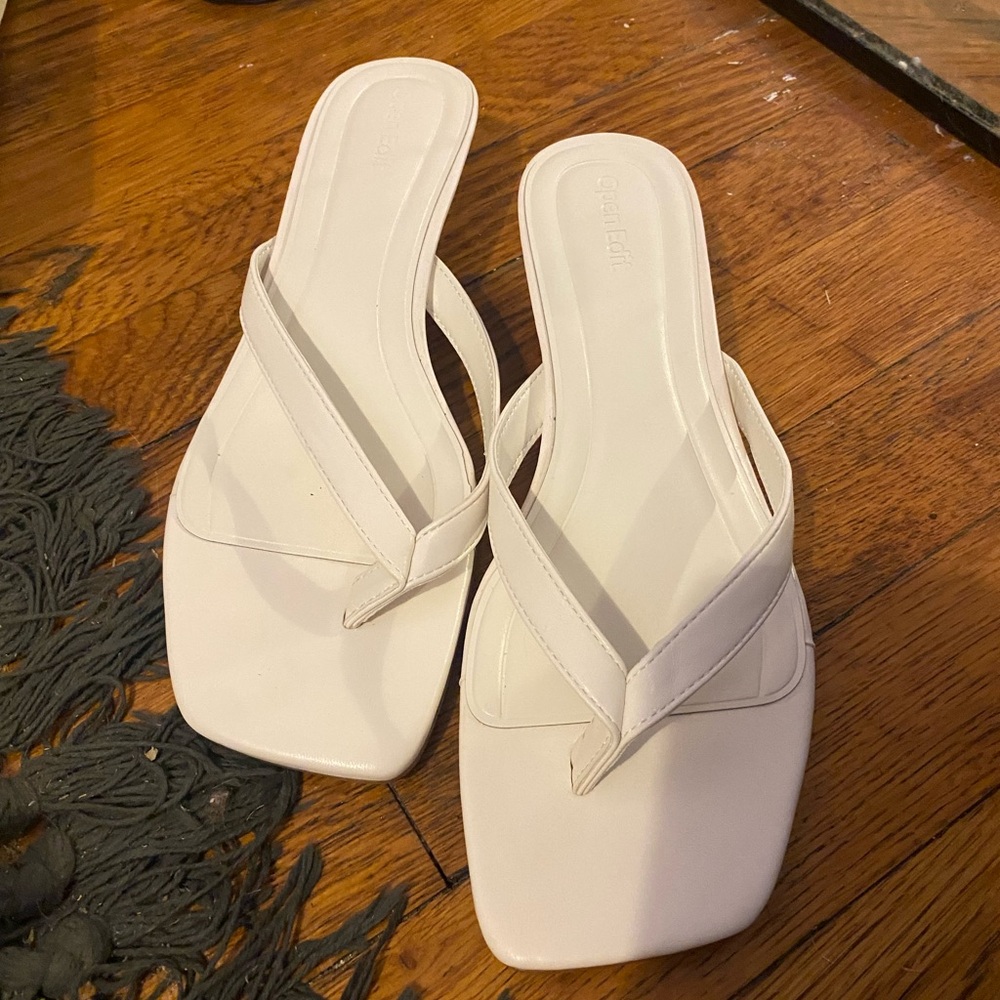 Open Edit Low Kitten Heel White Women's Open Toe Sandals size 8 Never Worn